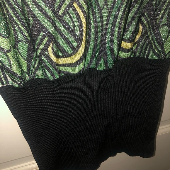 Bebe size medium vintage green metallic retro print top long banded hem - Picture 3 of 7